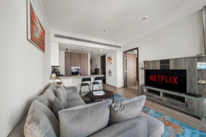 VayK - Elegant 1 BD with Scenic Marina Views